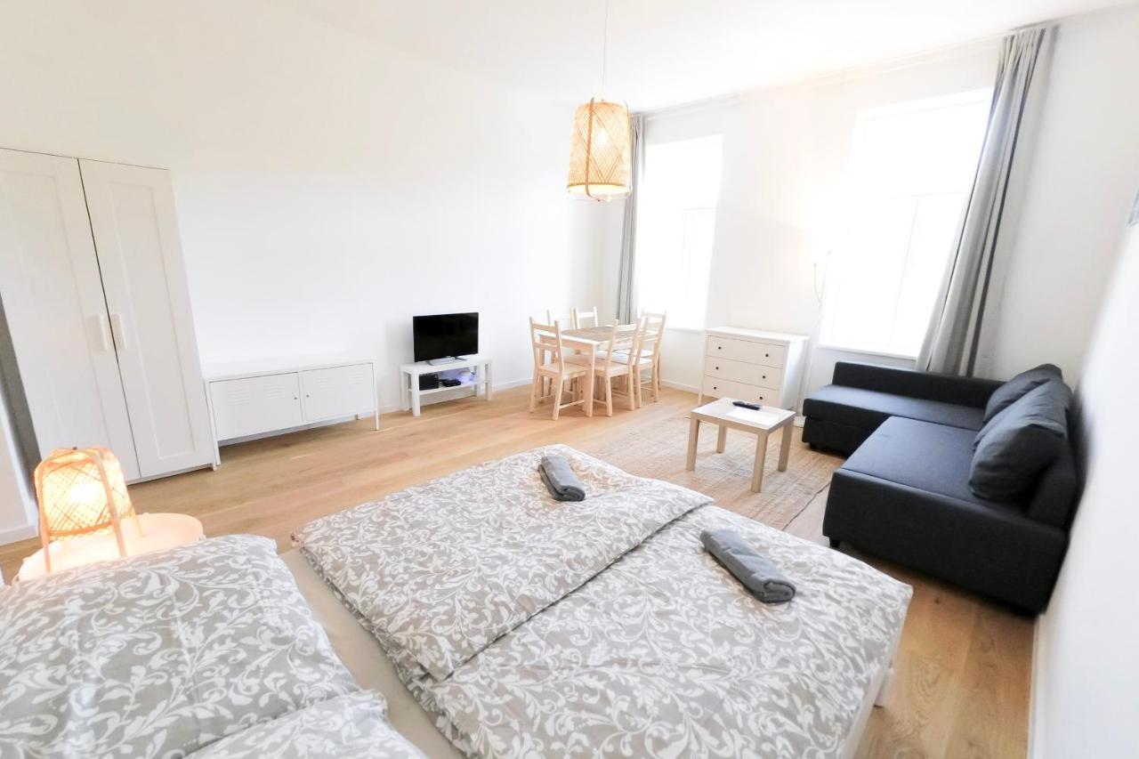 Appartement - Metro 1160 *